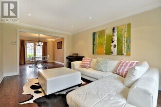 263 Princess Royal Ct in Oakville, ON - Building Photo - Building Photo