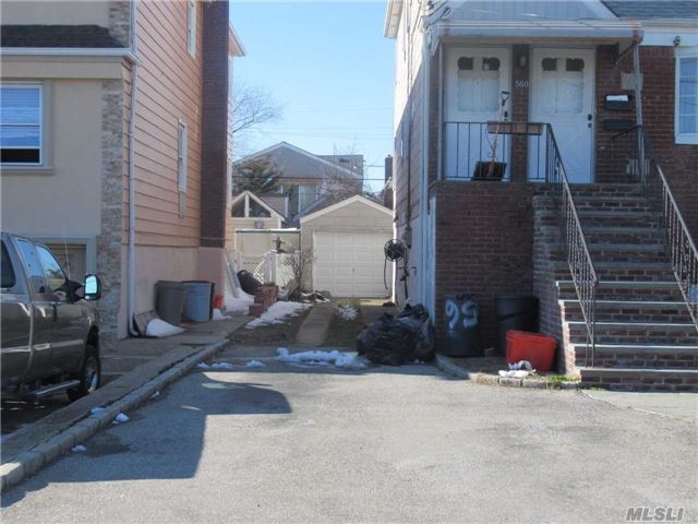 560 Long Beach Rd in Island Park, NY - Building Photo - Building Photo