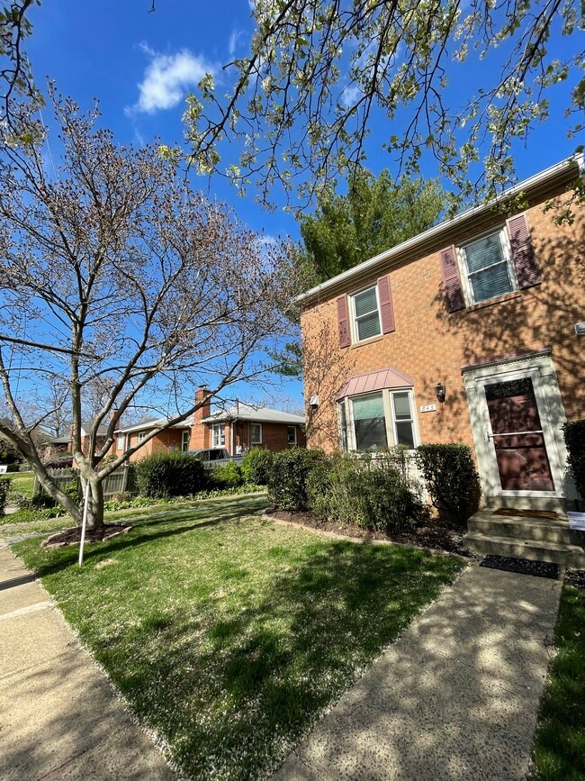 845 N Greenbrier St in Arlington, VA - Foto de edificio - Building Photo