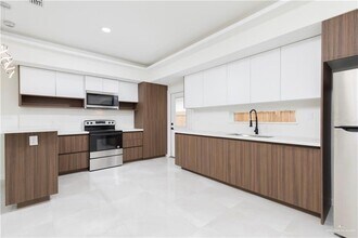 14 Providence Ave in McAllen, TX - Building Photo - Building Photo