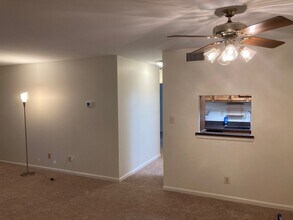 5926 Cove Landing Rd in Burke, VA - Building Photo - Building Photo
