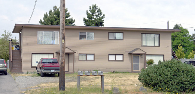 10026-10032 Lakeview Ave SW in Lakewood, WA - Foto de edificio - Building Photo