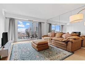 121 Washington Ave S in Minneapolis, MN - Building Photo