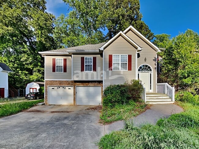 property at 2058 Queensbury Dr