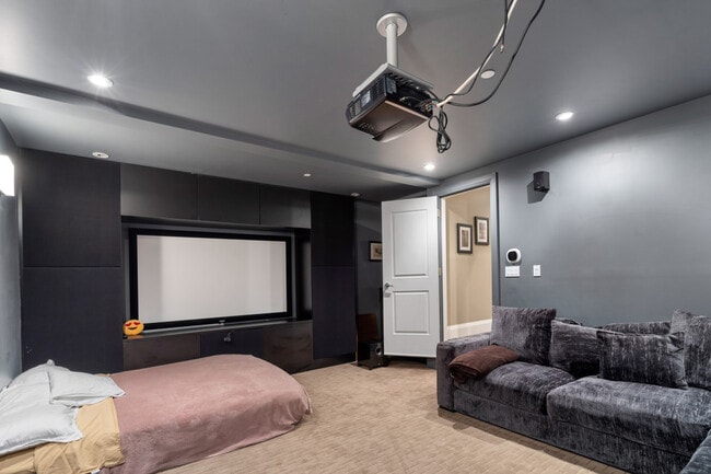 property at 3662 Oxford St