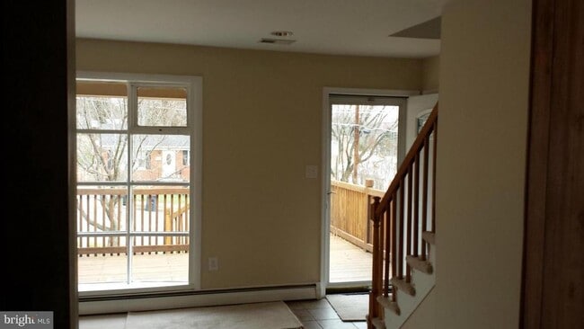 2003 Radford Dr in Woodbridge, VA - Foto de edificio - Building Photo