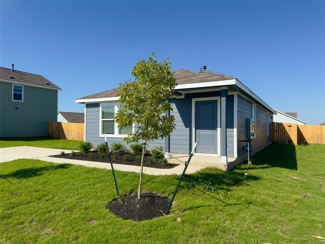 2210 Cyclone Dr in Lockhart, TX - Building Photo - Building Photo