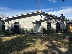 2617 Ashglen Dr in Garland, TX - Building Photo