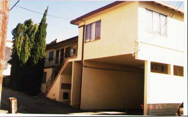 867 Bringham Ave in Los Angeles, CA - Building Photo