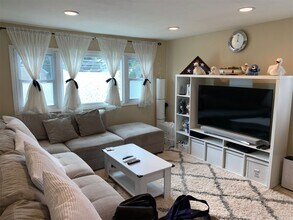 24 Crescent Beach Rd in Glen Cove, NY - Building Photo - Building Photo