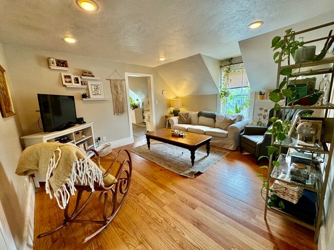 335 Baker St, Unit 2 in Boston, MA - Building Photo - Building Photo