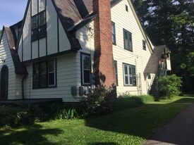 33-35-35 Henderson Terrace in Burlington, VT - Building Photo