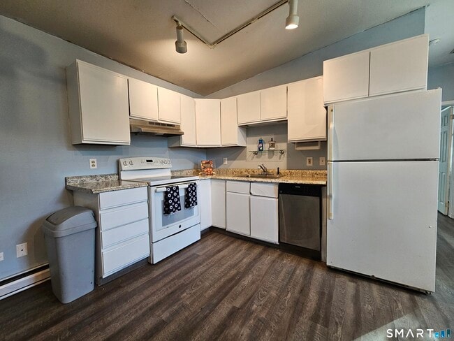 57 Warren St in Norwich, CT - Building Photo - Building Photo