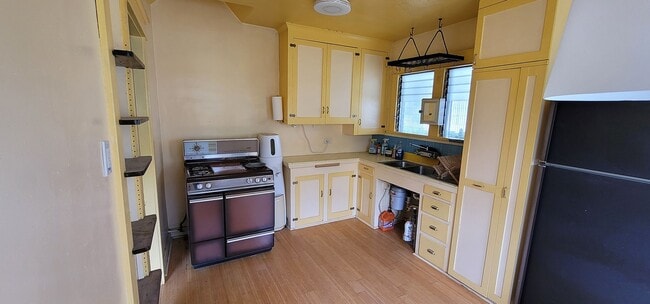 1120 Scofield Dr in Glendale, CA - Building Photo - Building Photo