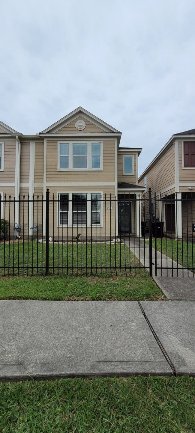 property at 8007 Ellinger Ln