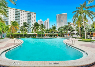 19380 Collins Ave, Unit #304 in Sunny Isles Beach, FL - Building Photo - Building Photo