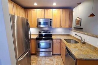 9 Appleton St, Unit 403 in Boston, MA - Foto de edificio - Building Photo