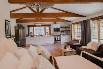 1205 Country Club Dr in Ojai, CA - Building Photo - Building Photo