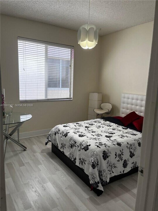 19353 SW 60th Ct in Southwest Ranches, FL - Building Photo