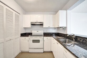1450 SE 3rd Ave, Unit 305 in Dania Beach, FL - Foto de edificio - Building Photo