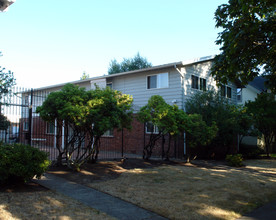 1009-1011 5th St NE in Salem, OR - Foto de edificio - Building Photo