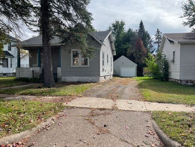 909 Forest St in Wausau, WI - Building Photo - Building Photo