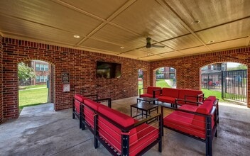 Icon at Hewitt in Hewitt, TX - Building Photo - Building Photo