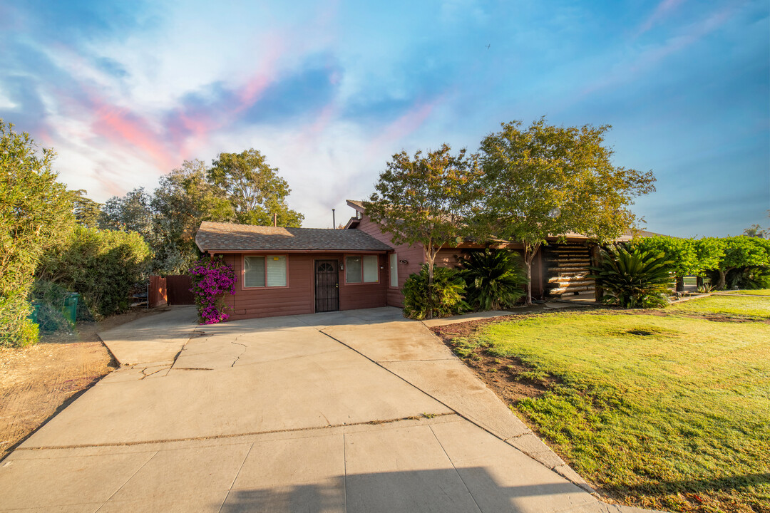 5171 E Grant Ave in Fresno, CA - Building Photo