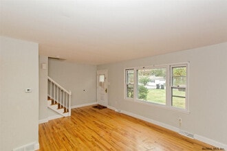 238 Old Niskayuna Rd in Latham, NY - Building Photo - Building Photo