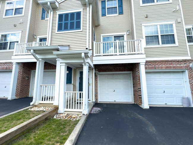 942 Nittany Ct in Allentown, PA - Foto de edificio - Building Photo