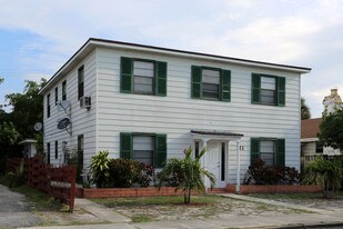 321 Conniston Rd in West Palm Beach, FL - Building Photo