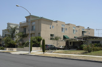 4742 Elmwood Ave in Los Angeles, CA - Foto de edificio - Building Photo