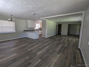 35433 Crescent Dr in Fruitland Park, FL - Building Photo - Building Photo