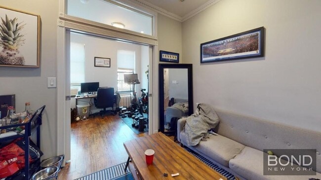722 Tenth Avenue in New York, NY - Building Photo - Building Photo