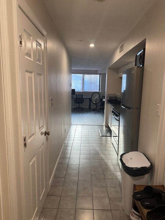 205 Ferry St, Unit Unit 210 in Everett, MA - Building Photo