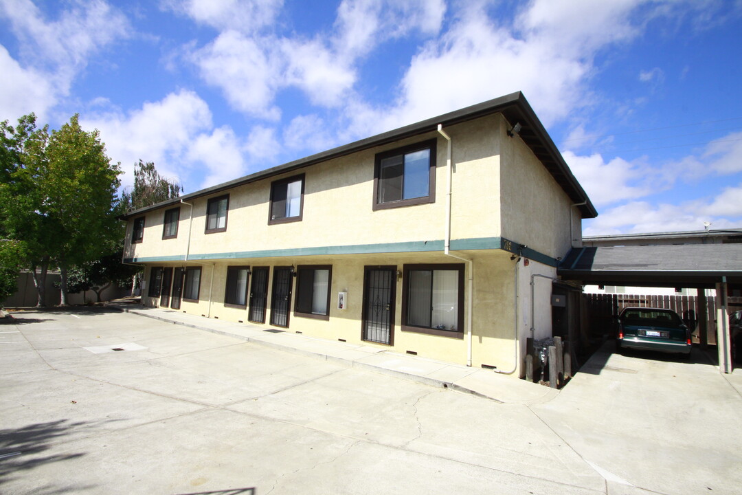 760 Fletcher Ln in Hayward, CA - Building Photo