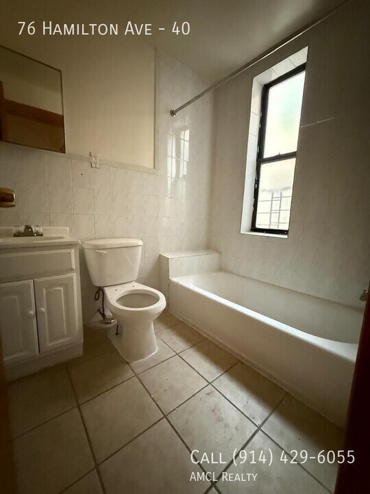 76 Hamilton Ave in Yonkers, NY - Building Photo