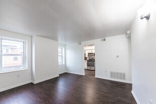 601 E Warrington Ave, Unit Apt 4 in Pittsburgh, PA - Building Photo