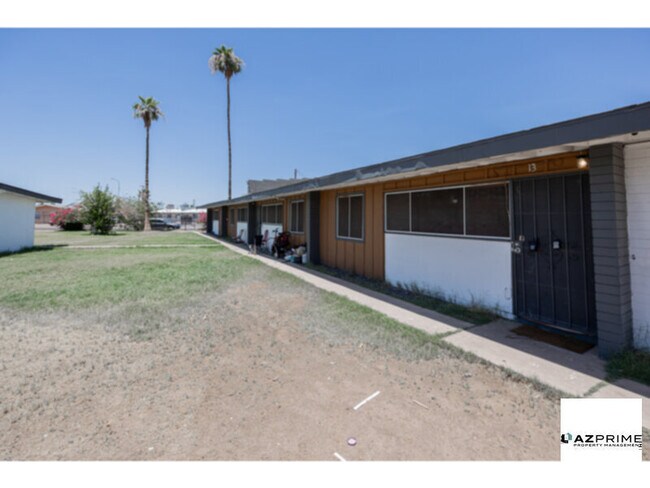 property at 2123 W Devonshire Ave