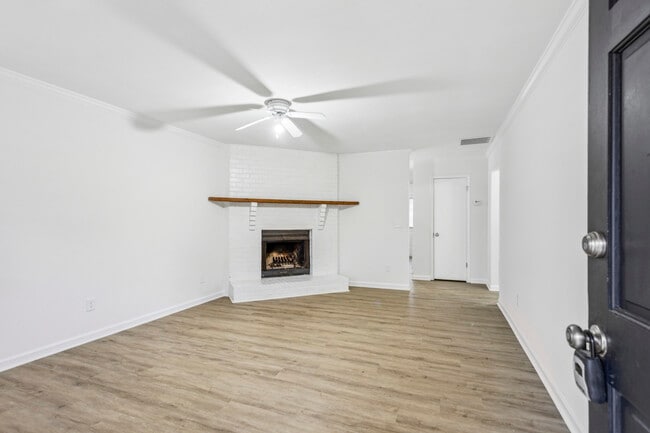 725 Bellemeade Way SW in Marietta, GA - Foto de edificio - Building Photo