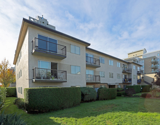 The Carlton in North Vancouver, BC - Building Photo - Primary Photo