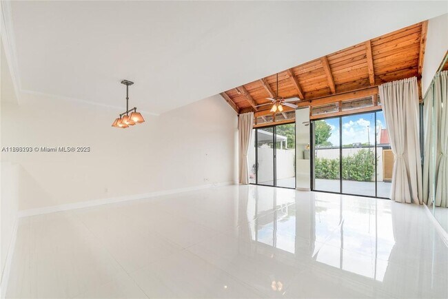 13167 SW 11th Ln Cir in Miami, FL - Building Photo - Building Photo
