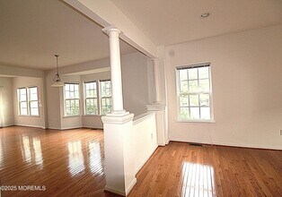 54 Pate Dr in Middletown, NJ - Building Photo - Building Photo