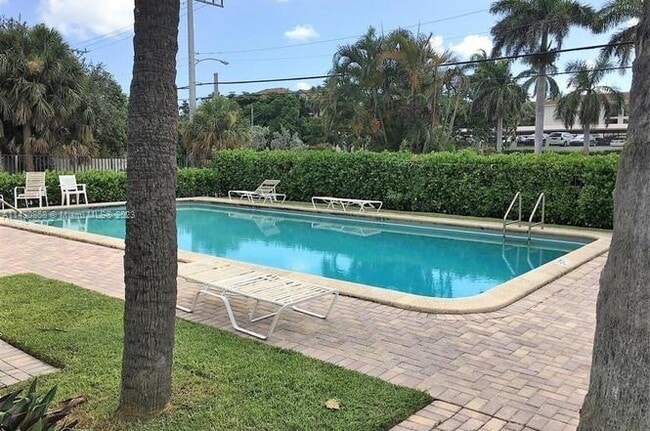 2303 S Federal Hwy, Unit 8 in Boynton Beach, FL - Foto de edificio - Building Photo