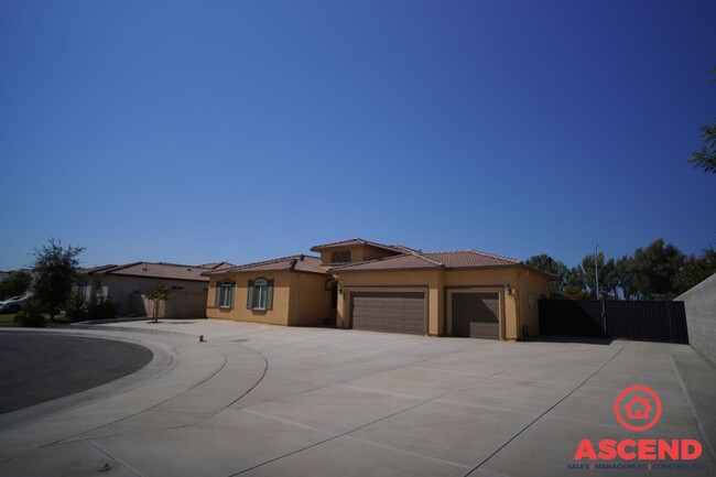 8904 Costa Blanca Dr in Bakersfield, CA - Building Photo - Building Photo