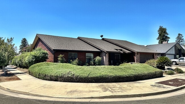 475 E Mercedes Ave in Tulare, CA - Building Photo - Building Photo