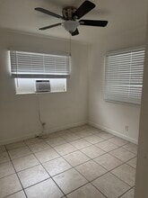 832 S D St, Unit 2 in Lake Worth Beach, FL - Building Photo - Building Photo