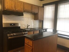 1032 W Oakdale Ave in Chicago, IL - Building Photo - Building Photo