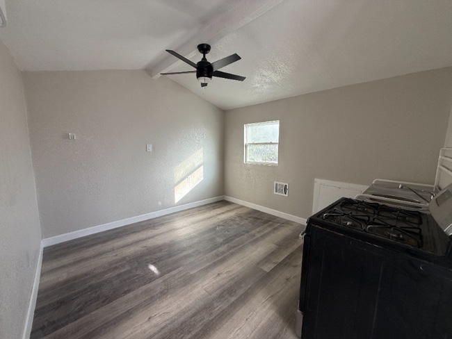 231 E Lubbock St, Unit 2 in San Antonio, TX - Building Photo - Building Photo