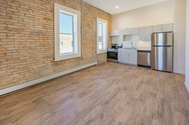 225 N Sibley Ave, Unit 3